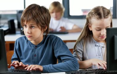 Ученые выяснили, как цифровая среда воздействует на психику школьников