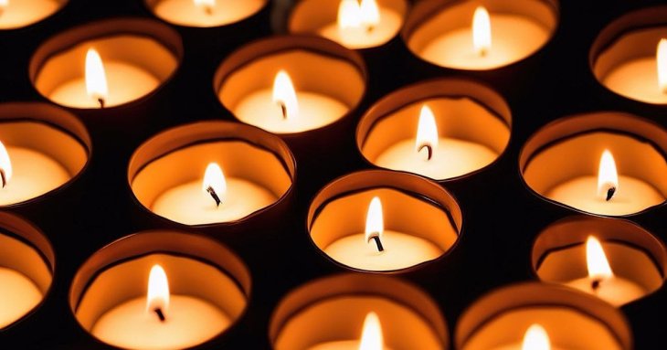 Що потрібно мати вдома під час відключень світла: перелік речей, які варто купити