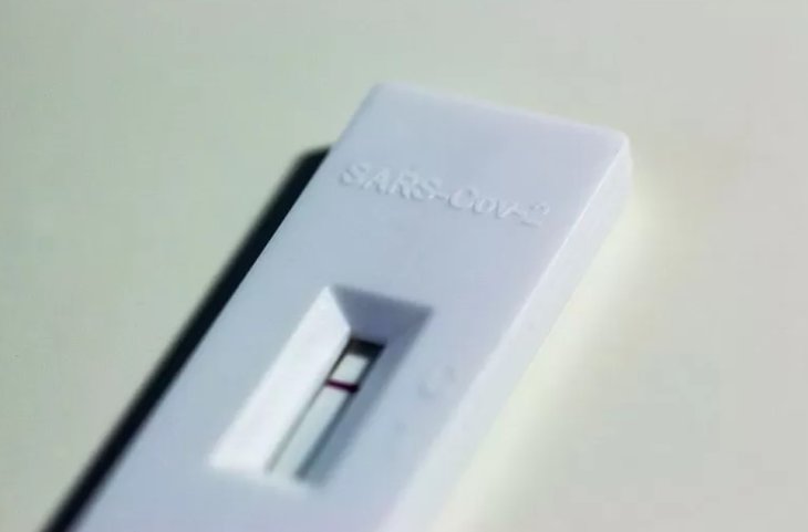 Імунолог порадила завжди мати при собі експрес-тести на коронавірус