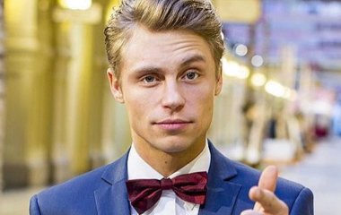 Александр Головин вышел в свет с новой пассией