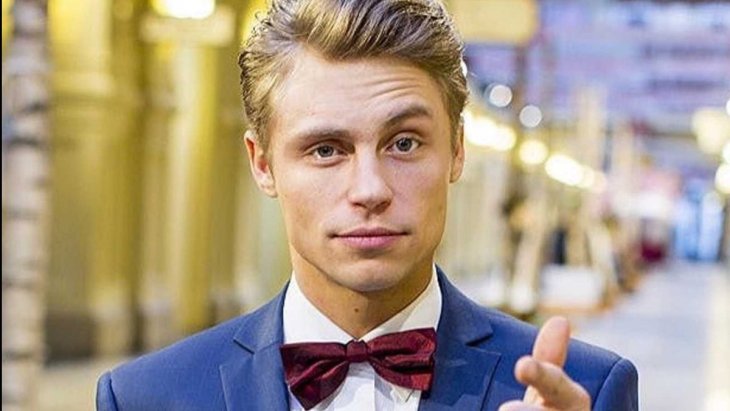 Александр Головин вышел в свет с новой пассией