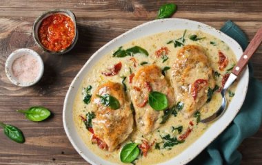 Куриная грудка в сливочном соусе: быстрый рецепт