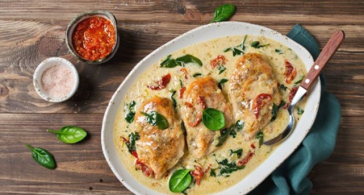 Куриная грудка в сливочном соусе: быстрый рецепт