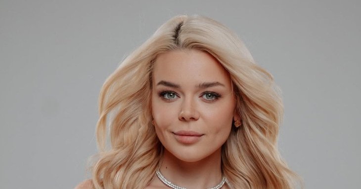 Аліна Гросу вперше стала мамою та показала фото з новонародженим синочком і чоловіком