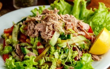 Витаминная бомба: рецепт салата с тунцом и авокадо