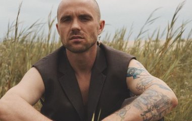 Нового парня Нади Дорофеевой заподозрили в том, что он наживается на войне