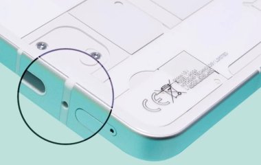 Навіщо поруч з зарядним портом кожного смартфону є такий маленький отвір: мало хто знає