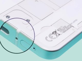 Навіщо поруч з зарядним портом кожного смартфону є такий маленький отвір: мало хто знає