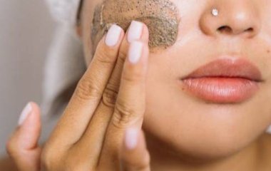 Косметолог розповіла, як доглядати шкіру обличчя в осінній період