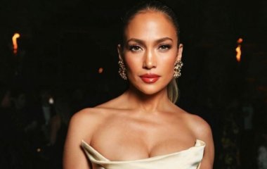 54-летняя Дженнифер Лопес в нижнем нижнем белье показала идеальные формы: горячие фото