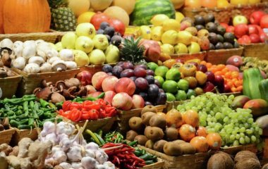 На ринку можна отруїтися лише однією немитою ягодою, попередила лікар