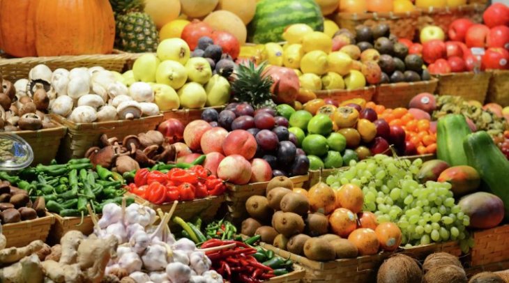 На ринку можна отруїтися лише однією немитою ягодою, попередила лікар