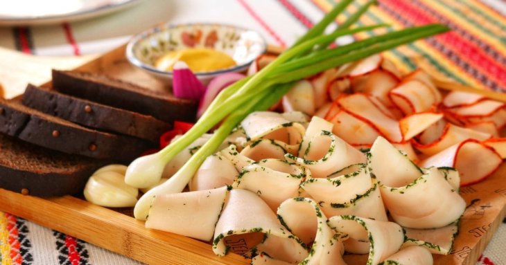 Сало чи масло: який продукт містить менше холестерину — дієтологиня пояснила