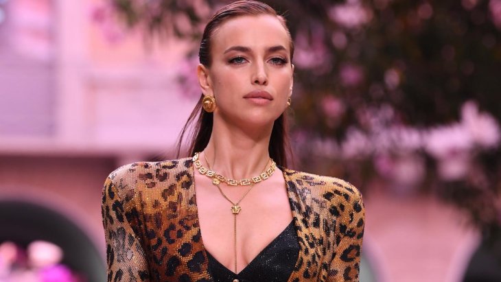 Ирина Шейк в элегантном образе прилетела в Милан