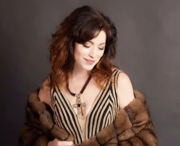 49-летняя Алена Хмельницкая похвасталась стройными формами в купальнике