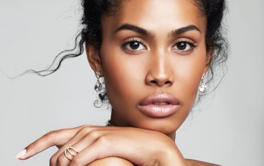 Модель-трансгендер впервые снялась в бикини для обложки спортивного глянца