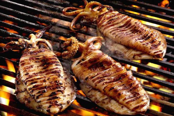 Как приготовить кальмар на гриле: лучший итальянский рецепт за 10 минут