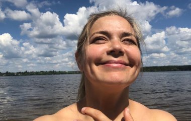 Ирина Пегова примерила образ в стиле ретро