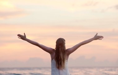 Пять привычек, которых, по мнению экспертов, следует избегать после 50 лет для сохранения здоровья