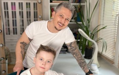 Александр Педан насмешил забавным фото со своим заметно подросшим 7-летним сыном