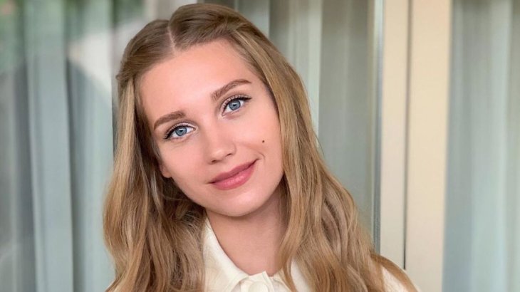 Кристина Асмус вернулась в Москву и пожаловалась на отсутствие сна