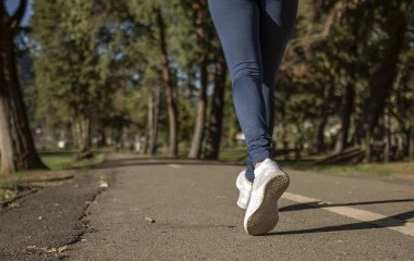 Щоб позбутися жиру на животі: скільки кроків треба робити на день