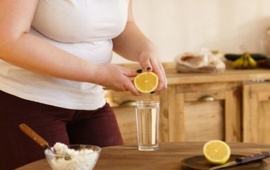 Нутриціолог розповіла, як треба пити воду із лимоном