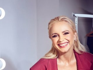 Лілія Ребрик у купальнику звабливо повигиналася на тлі хвиль і зачарувала фігурою