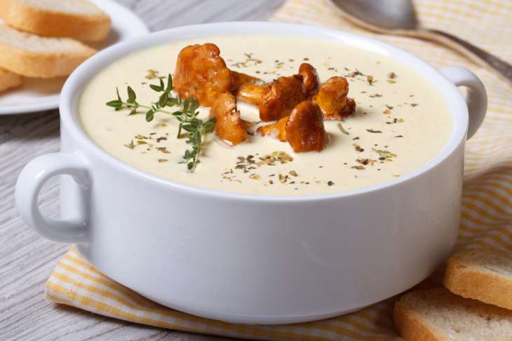 Суп из лисичек и опят с картофелем и эстрагоном