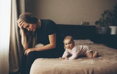«Не наступает на трещины»: что делать с навязчивыми действиями у детей?