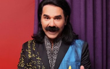 Павел Зибров с хвостиком на голове смешно отреагировал на хейт: 