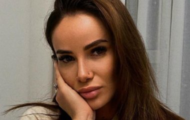 Айзу Анохину задержали в аэропорту по подозрению в перевозке боеприпасов