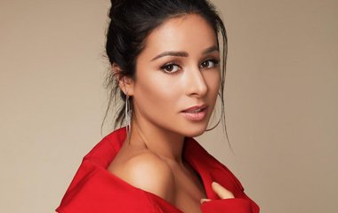 Злата Огневич показала соблазнительную фигуру в купальнике