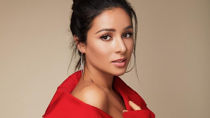 Злата Огневич показала соблазнительную фигуру в купальнике