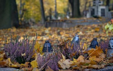 Коли Дмитрівська поминальна субота 2025 року: як правильно згадувати покійників, що нести на кладовище