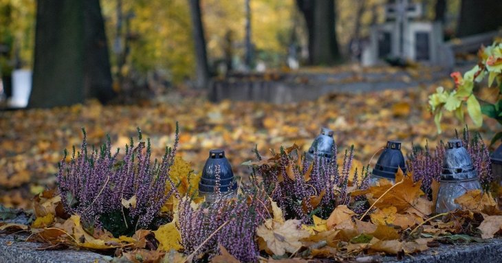 Коли Дмитрівська поминальна субота 2025 року: як правильно згадувати покійників, що нести на кладовище