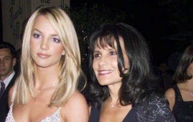 Мать Бритни Спирс много лет продавала ее наряды фанатам