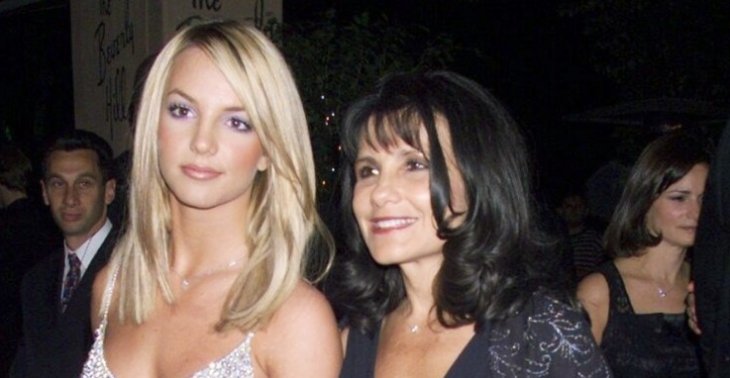 Мать Бритни Спирс много лет продавала ее наряды фанатам