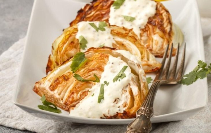 Дієтична вечеря: рецепт запеченої капусти за 30 хвилин