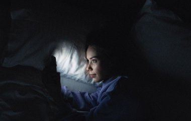 Якщо не можете заснути годинами: експерти радять зробити одну несподівану річ