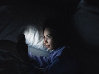 Якщо не можете заснути годинами: експерти радять зробити одну несподівану річ