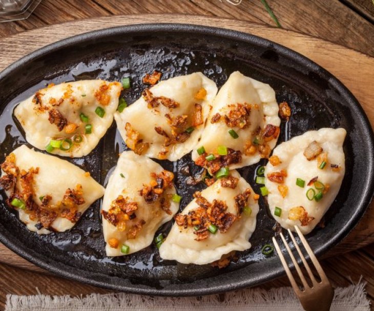 Жареные вареники с картофелем: как добавить обычному блюду новых вкусов