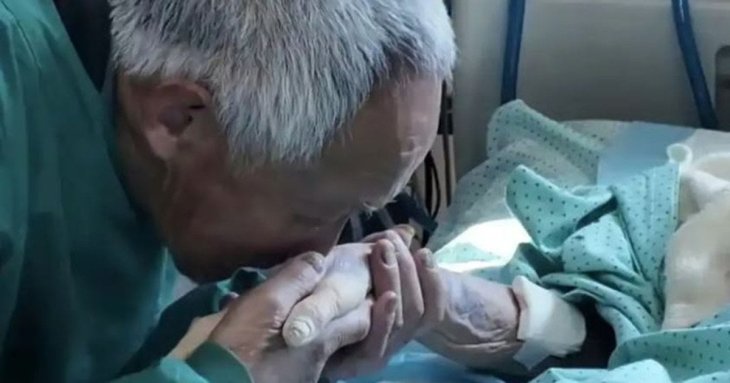 82-річний чоловік 105 днів їздив по 12 годин, щоб побачити дружину в реанімації — фото