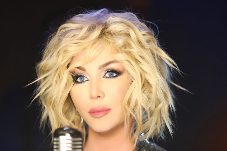 Ирина Билык примерила роскошное платье-вышиванку