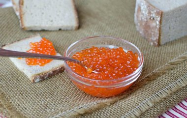 Деликатес своими руками: как вкусно засолить любую икру