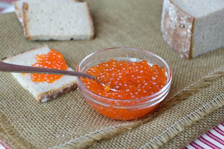 Деликатес своими руками: как вкусно засолить любую икру