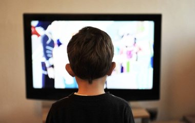 Вчені пов'язали перегляд телевізора з аутизмом