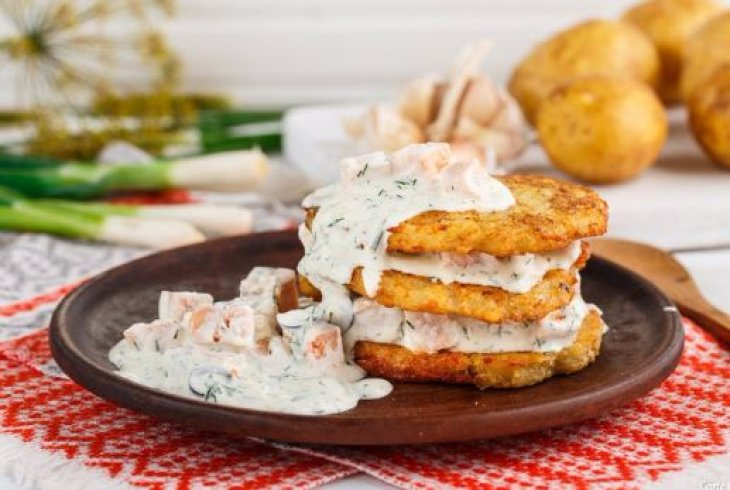 Классические драники со сметаной