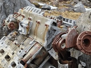 Гори приховували уламки літака десятиліттями: випадкова знахідка розкрила історію екіпажу