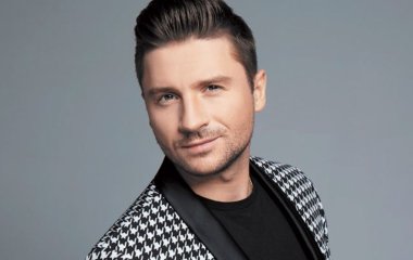 «Когда красивый и умный!»: Сергей Лазарев умилил фанатов новым фото